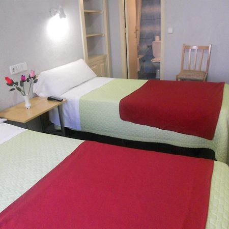 Hostal Olga Madrid Buitenkant foto