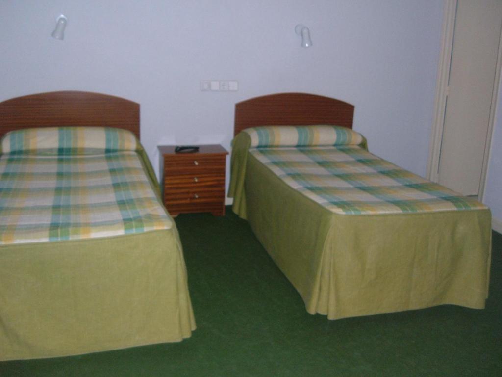 Hostal Olga Madrid Buitenkant foto