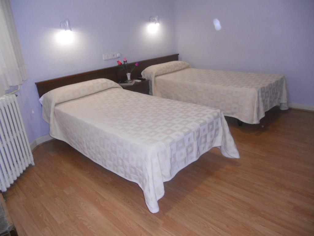 Hostal Olga Madrid Buitenkant foto