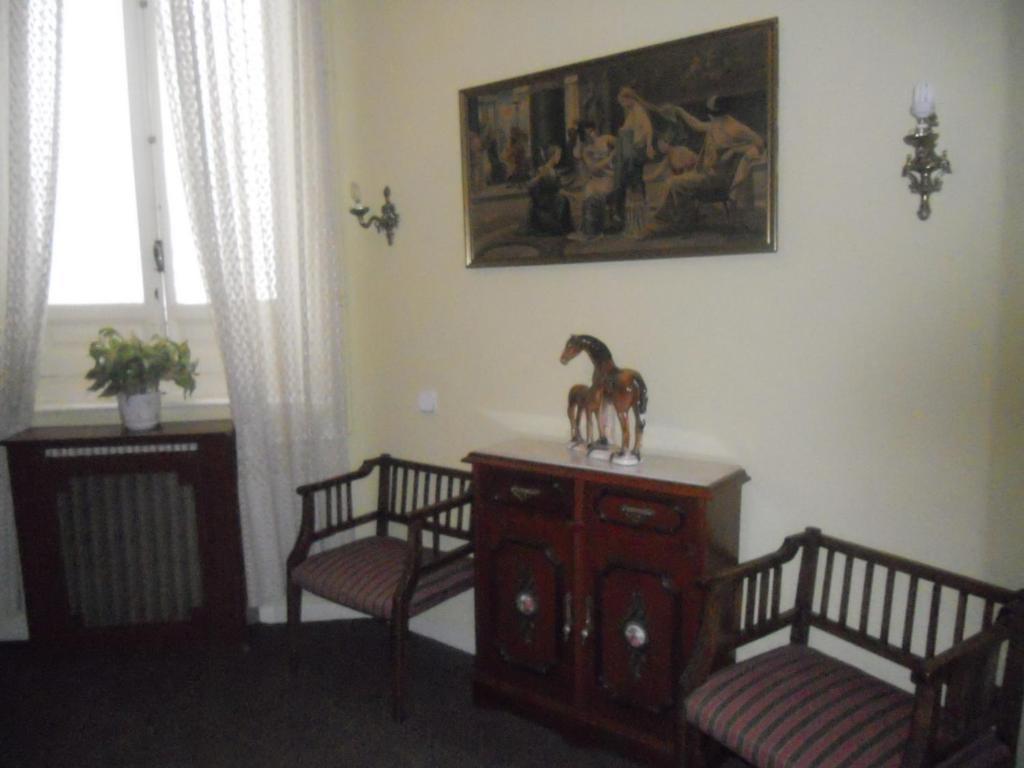 Hostal Olga Madrid Buitenkant foto