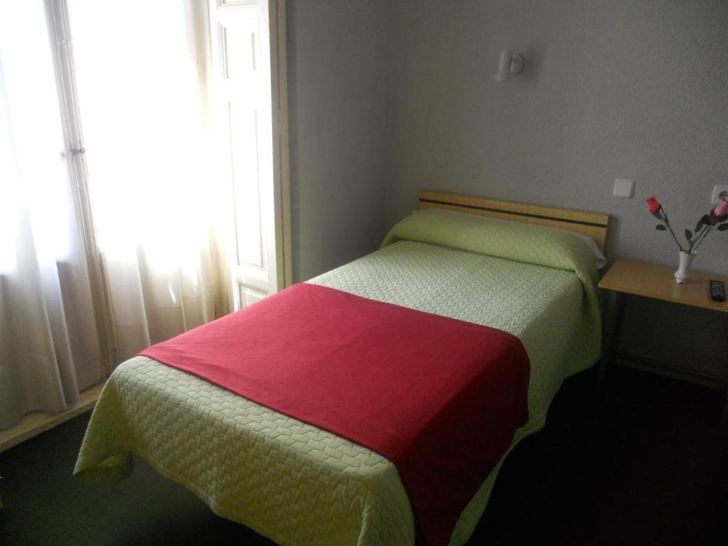 Hostal Olga Madrid Buitenkant foto