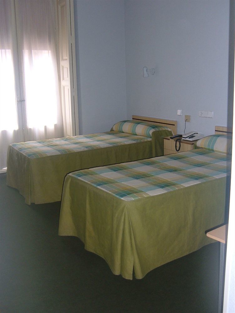Hostal Olga Madrid Buitenkant foto