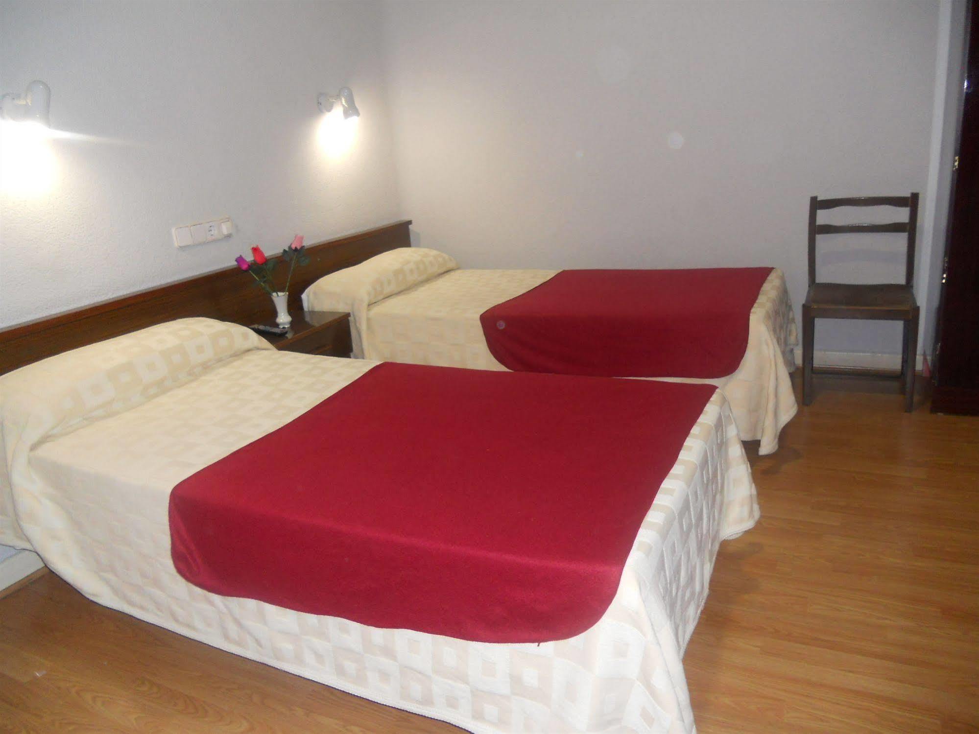 Hostal Olga Madrid Buitenkant foto
