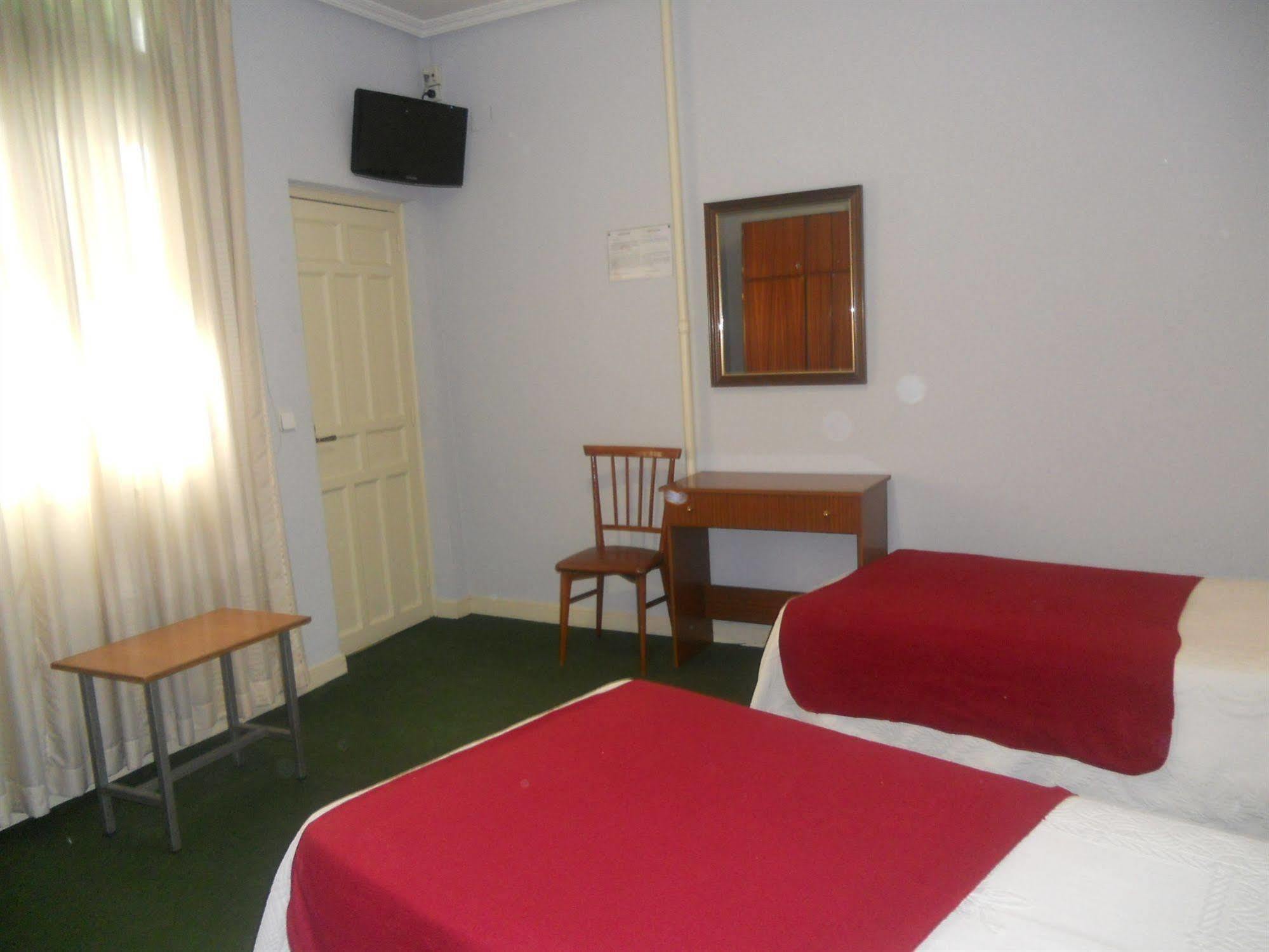 Hostal Olga Madrid Buitenkant foto