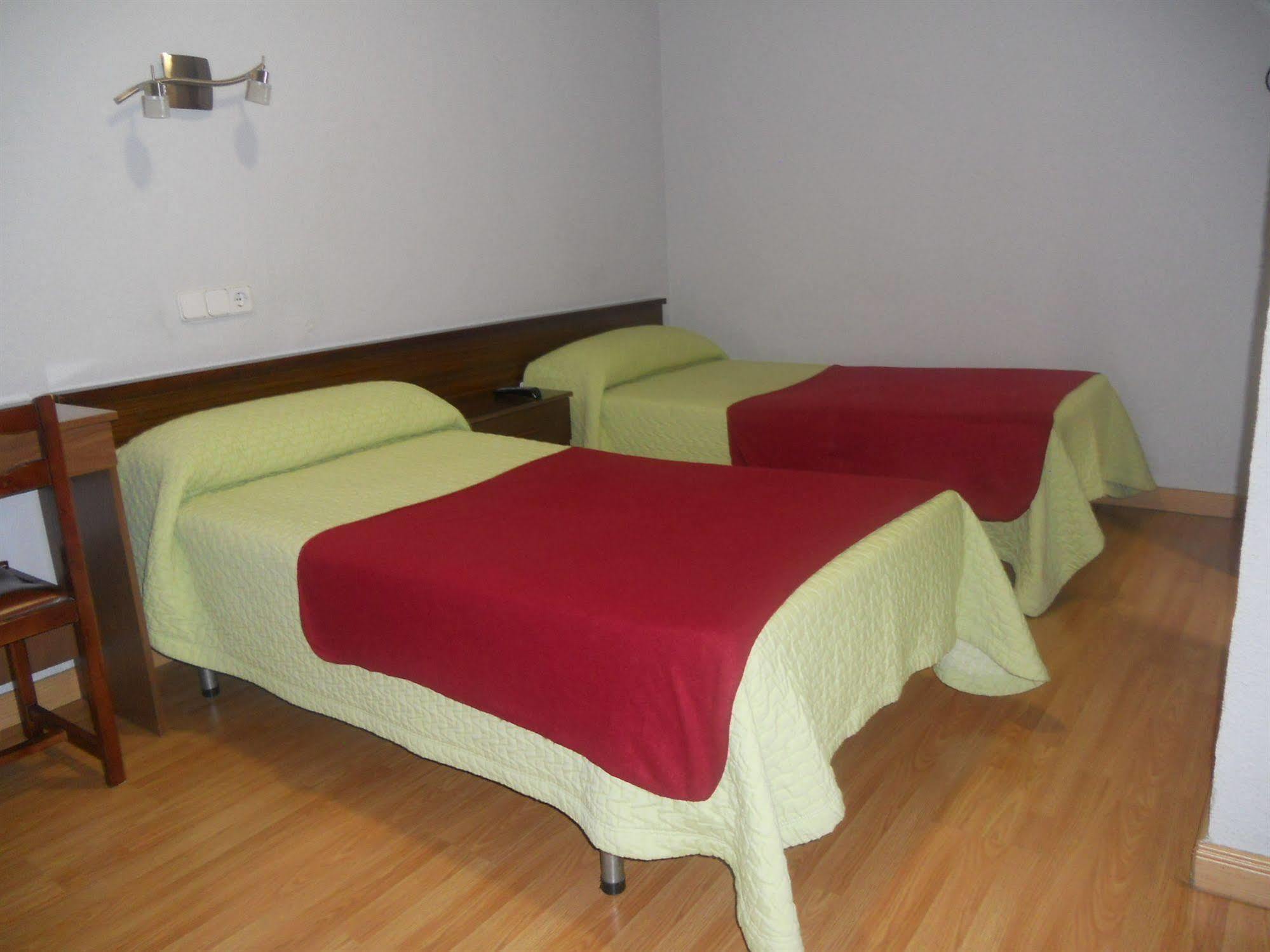 Hostal Olga Madrid Buitenkant foto