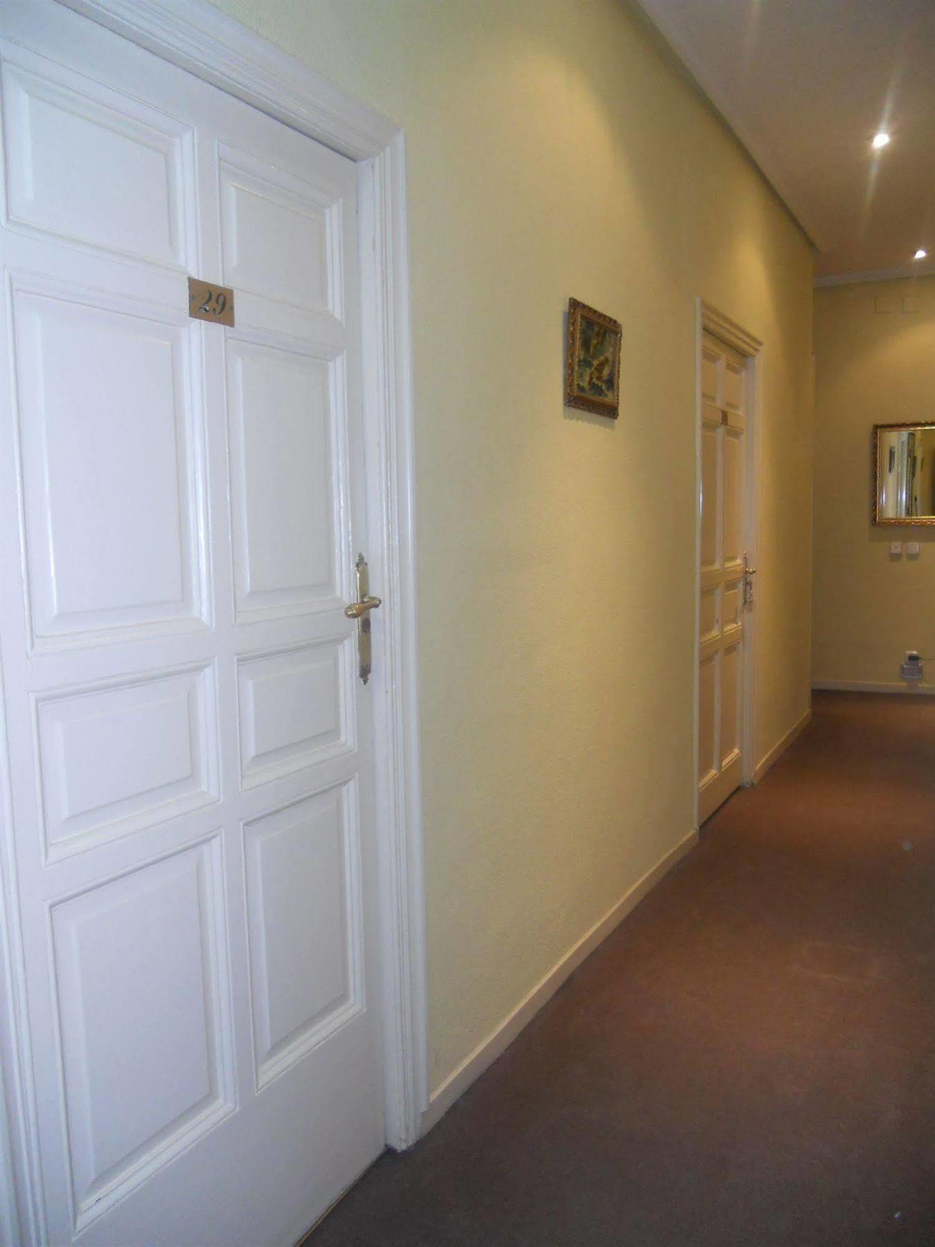 Hostal Olga Madrid Buitenkant foto